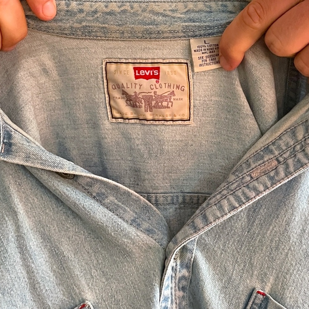 Light Denim Levi’s Button Down - image 6